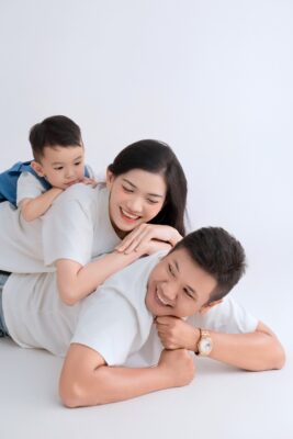 4 kiểu tạo dáng chụp ảnh gia đình đẹp và tự nhiên (không bị gượng) – ảnh 3