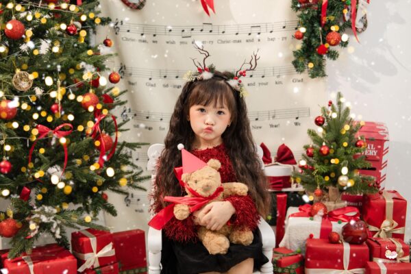 Chụp Noel quán cà phê và studio: Ba mẹ nên chọn cách nào? – ảnh 1