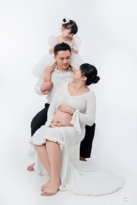 Chụp ảnh gia đình khi mang thai – khoảnh khắc không nên bỏ lỡ. Gợi ý studio, gói chụp và kinh nghiệm hữu ích cho mẹ bầu – ảnh 3