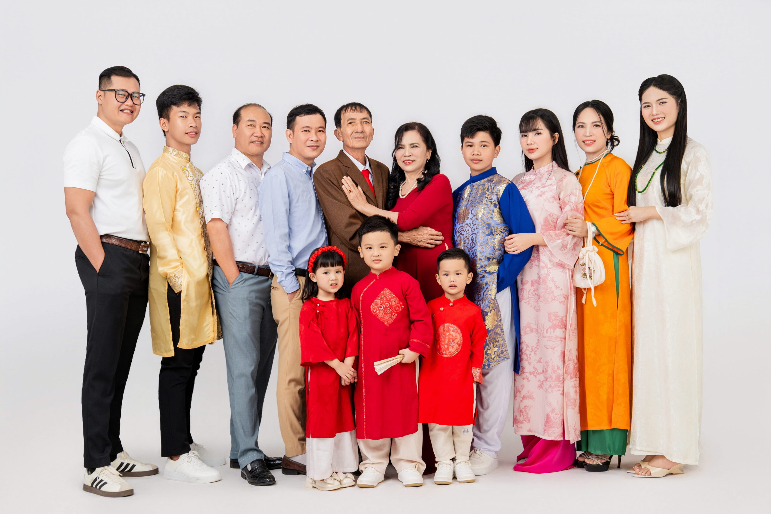 Chụp ảnh gia đình Tết – Vì sao năm nào các gia đình cũng muốn lưu lại khoảnh khắc này? – ảnh 1